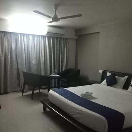 Aec Residency Hotel Alappuzha Exterior foto
